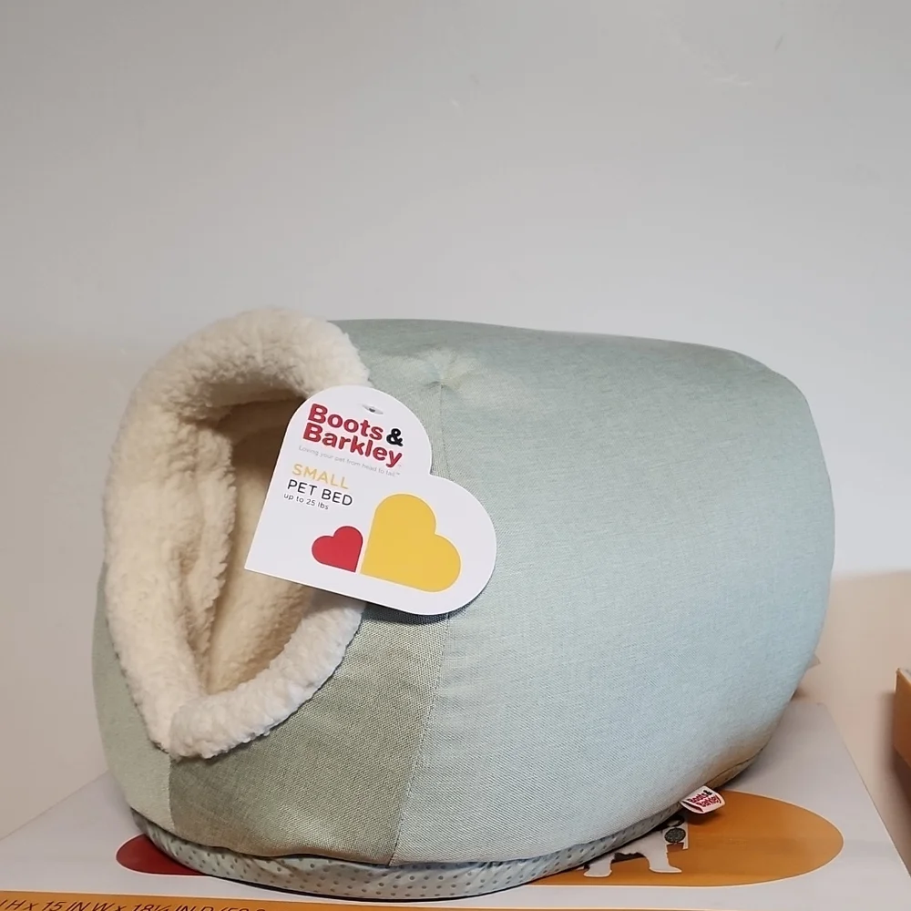 Boots & Barkley Small Pet Bed up to 25 lbs. Green